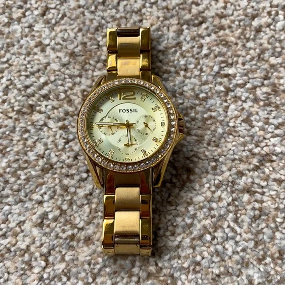 Fossil Riley ladies gold tone stainless steel crystal fashion watch NEW BATTERY Amazon.com: Fossil Women main image 3